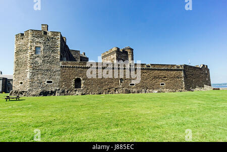 Blackness Castle in schottischen Dorf Schwärze von den Firth of Forth in der Nähe von Linlithgow Scotland UK Stockfoto