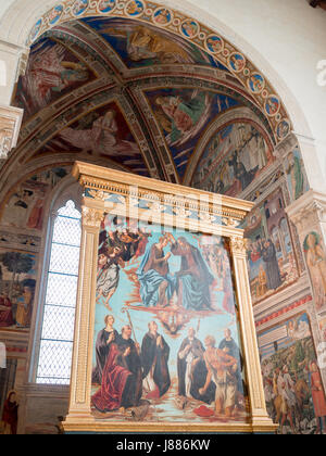 Krönung der Jungfrau durch Piero del Pollaiuolo, Kirche Sant'Agostino San Gimignano Stockfoto