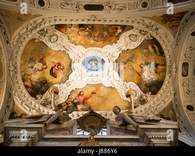 Bemalte Decke von Saint Niccolo in Sasso Kirche, Siena Stockfoto