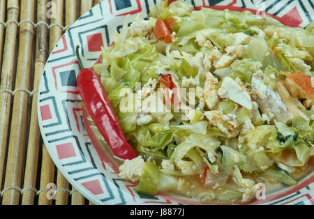 Machha Chhencheda - Fisch-Curry, Oriya nicht-vegetarisches Gericht mit zerkleinerten Fisch Köpfe zusammen mit Gemüse gemacht. Stockfoto