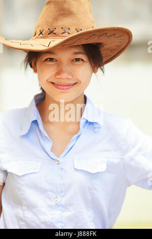 asiatische junge Frau Portriat Glück Emotion entspannen Stockfoto