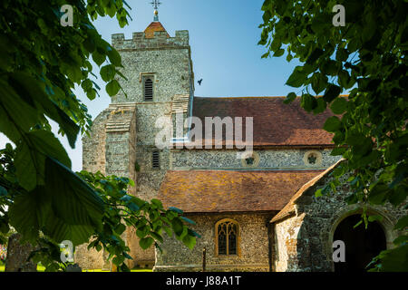 St.-Peter Kirche in Firle Dorf, East Sussex, England. Stockfoto