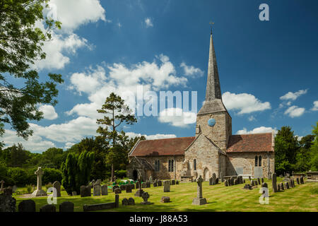 Frühling-Nachmittag in der Kirche St. Giles in Horsted Keynes, West Sussex, England. Stockfoto