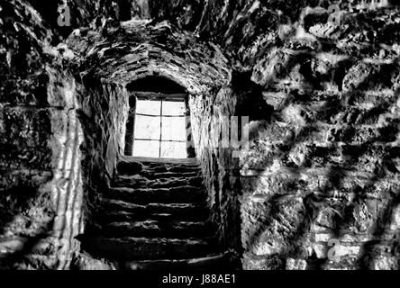 Blick aus einer Gefängniszelle vergitterten Fenster in ein altes