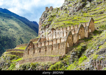 Pinkuylluna, Ruinen der alten Inka-Lager befindet sich in den Bergen, Sacred Valley, Ollantaytambo, Peru Stockfoto