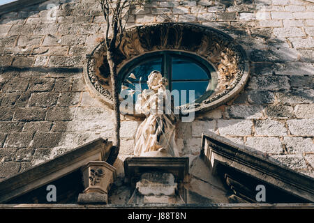 Architektur und Statuen von der Altstadt von Dubrovnik, Kroatien Stockfoto