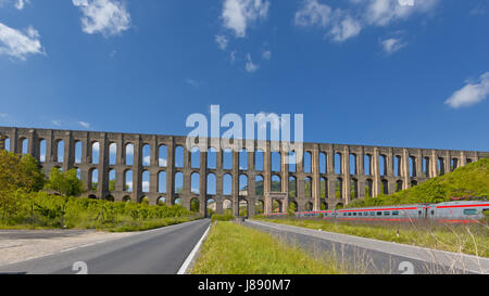 Valle di Maddaloni (Caserta, Italien) - Acquedotto Carolino Stockfoto