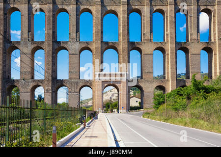 Valle di Maddaloni (Caserta, Italien) - Acquedotto Carolino Stockfoto