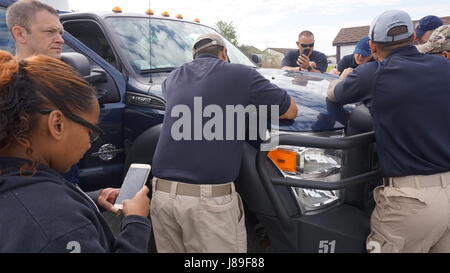 Der Bezirk von Kolumbien National Guard des 33. Civil Support Team (CST) beteiligen sich an einem Federal Emergency Management Agency (FEMA) Region III Multi-CST Übung 8 – 12. Mai in Lewes, Delaware. Mitglieder trainiert neben Mitglieder der Nationalgarde-Einheiten von fünf weiteren Staaten (Delaware, Maryland, Pennsylvania, Virginia und West Virginia), Testmöglichkeiten in Umfrage, Analytik, Dekontamination, Kommunikation und Kommando für Operationen. Stockfoto