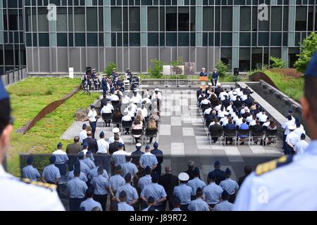 Am 26. Mai 2017 feierte die US-Küstenwache im Douglas A. Munro Headquarters in Washington, D.C. den Memorial Day, um die Crew der Cutter Tampa zu ehren, die 1918 während der Eskortoperationen des Konvois torpediert wurde, was 131 Todesopfer forderte. Stockfoto