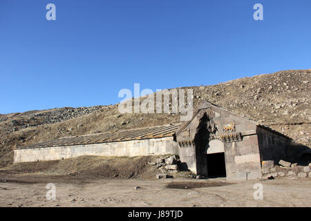 14. Jahrhundert Orbelian Karawanserei, befindet sich am Vardenyant (Selim) Bergpass, Vayots Dzor Provinz, Armenien. Stockfoto