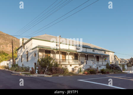 RIEBEECK WEST, Südafrika - 2. April 2017: Ein am frühen Morgen Straßenszene in Riebeeck West, einer Stadt im Großraum Swartland von der Provinz Western Cape Stockfoto