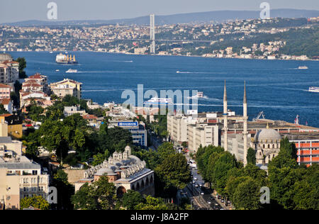 Bosporus und Brücke Stockfoto