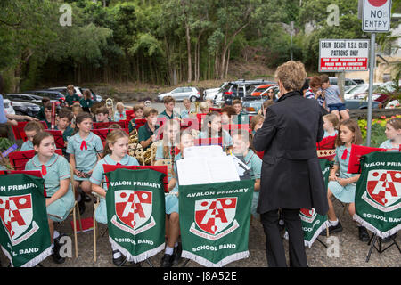 Dienstag, 25. April 2017, Sydney, Australien. Palm Beach RSL Club hält ANZAC Tag Service und März derer gedenken, die im Krieg gefallen sind. Das Tag-mar Stockfoto