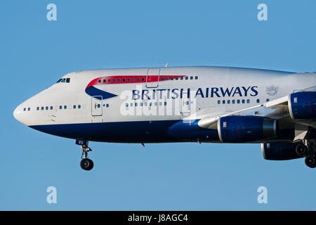 British Airways Boeing 747 (747-400) im Endanflug zur Landung am Flughafen von Vancouver, Richmond, b.c., 2. April 2017. Stockfoto