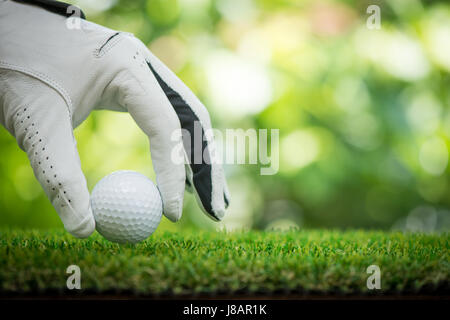 Golf Spieler Hand Rasen Ball Inverkehrbringen Stockfoto