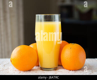 27. Mai 2017: Äpfel und Orangen schießen Stockfoto