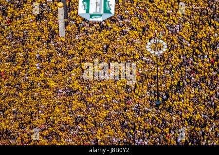 Public Viewing auf der Dortmunder großen zwischen Dortmunder Rathaus und Rathaus Dortmund, Cup-match zwischen BVB und Eintracht Frankfurt, Fanme Stockfoto