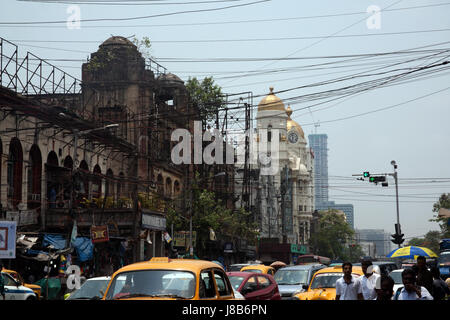 Chowringhee Road mit der Metropolitan Building in der Ferne, Kolkata - Kalkutta - West Bengal Indien Stockfoto