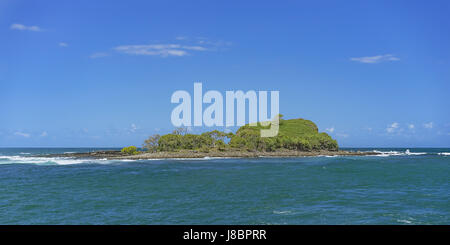 Panorama Blick auf die Altstadt Frau Insel oder Mudjimba Insel Sunshine Coast Queensland umgeben von blauem Himmel und Pazifischen Ozean Stockfoto