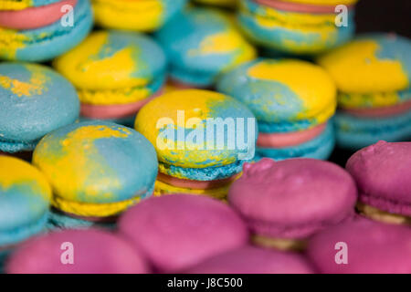 Bunte französische Macarons. Stockfoto