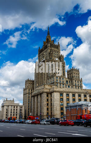 Moskau, Russland - Juni 12: Ministry of Foreign Affairs am 12. Juni 2013 in Moskau, Russland. Eines der sieben einzigartige Stalins Hochhäuser gebaut in sowjetischen Stockfoto