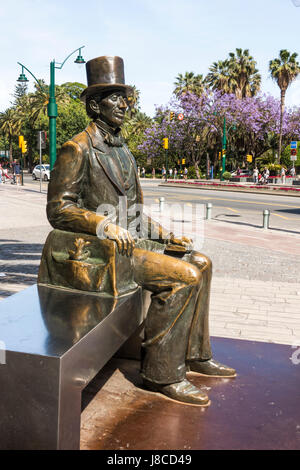 Bronzestatue des Hans Christian Andersen in den Straßen von Malaga, Andalusien, Spanien. Stockfoto