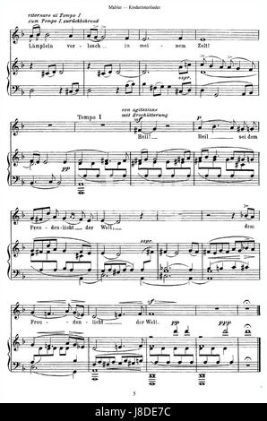 Mahlers Kindertotenlieder ist ein symphonischer Liederzyklus, der auf Gedichten von Friedrich RÃ¼ckert basiert und die Trauer und den tiefen Schmerz des Verlustes eines Kindes erforscht. Das Werk ist bekannt für seine emotionale Tiefe und Komplexität. Stockfoto