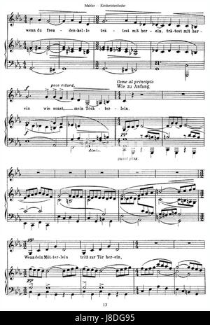 Gustav Mahlers Kindertotenlieder ist ein von 1901 bis 1904 komponierter Liederzyklus, der die Gedichte Friedrich Rückert vertont. Das Werk spiegelt Mahlers tiefe persönliche Trauer wider und zeigt seine Beherrschung in Orchestrierung und emotionaler Tiefe. Stockfoto