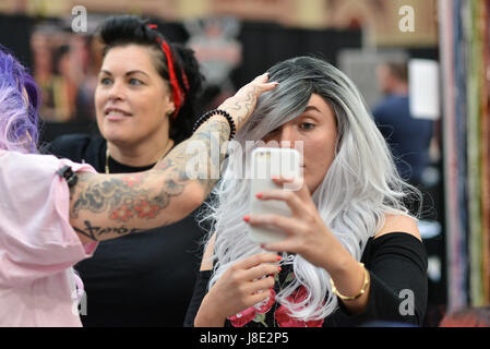 Alexandra Palace, London, UK. 28. Mai 2017. Fans des Tätowierens besuchen die Great British Tattoo Show im Londoner Alexandra Palace statt. Bildnachweis: Matthew Chattle/Alamy Live-Nachrichten Stockfoto