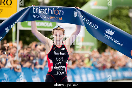 Madrid, Spanien. 28. Mai 2017. Georgia Taylor-Brown (Großbritannien) gewinnt die ITU Triathlon World Cup Madrid 2017 am 28. Mai 2017 in Madrid, Spanien. Bildnachweis: David Gato/Alamy Live-Nachrichten Stockfoto