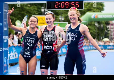 Madrid, Spanien. 28. Mai 2017. Taylor Spivey (USA), Georgia Taylor-Brown (Großbritannien, 1.) und Chelsea Burns (USA) bei der ITU Triathlon World Cup Madrid 2017 am 28. Mai 2017 in Madrid, Spanien. Bildnachweis: David Gato/Alamy Live-Nachrichten Stockfoto