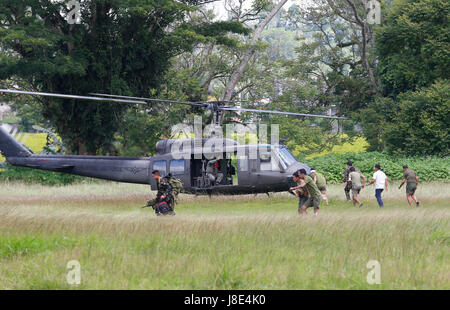 Marawi City. 28. Mai 2017. Verwundete Soldaten darauf vorbereiten, einen Hubschrauber in Marawi City im Süden der Philippinen, 28. Mai 2017 an Bord. Bildnachweis: STRINGER/Xinhua/Alamy Live-Nachrichten Stockfoto