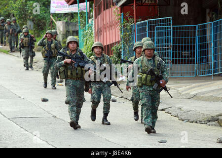 Marawi City. 28. Mai 2017. Mitglieder der Philippine Marines Verhalten Clearing-Operation, um die Stadt Marawi im Süden der Philippinen, 28. Mai 2017 zurückzuerobern. Bildnachweis: STRINGER/Xinhua/Alamy Live-Nachrichten Stockfoto