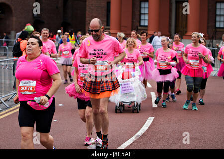 Liverpool, Vereinigtes Königreich. 28. Mai 2017. Konkurrenten, die Teilnahme an der Rock And Roll Marathon und Halbmarathon Veranstaltung in Liverpool Merseyside UK. Credit: ken Biggs/Alamy Live-Nachrichten Stockfoto