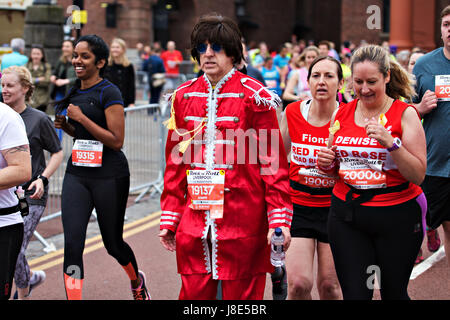 Liverpool, Vereinigtes Königreich. 28. Mai 2017. Konkurrenten, die Teilnahme an der Rock And Roll Marathon und Halbmarathon Veranstaltung in Liverpool Merseyside UK. Credit: ken Biggs/Alamy Live-Nachrichten Stockfoto