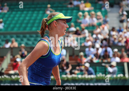 Paris, Frankreich. 28. Mai 2017. Russischer Spieler Ekaterina Makarova ist in Aktion während ihr Spiel in der 1. Runde des WTA French Open in Roland Garros gegen deutsche Tennisspielerin Angelique Kerber auf 28. Mai 2017 in Paris, Frankreich. -© Yan Lerval/Alamy Live-Nachrichten Stockfoto