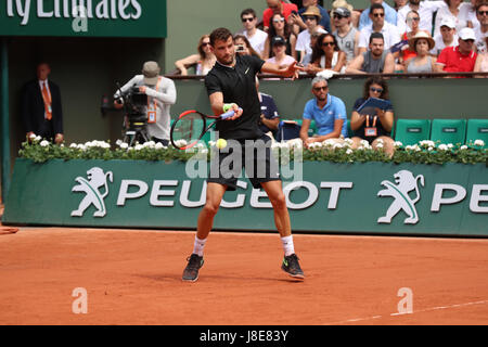 Paris, Frankreich. 28. Mai 2017. Bulgarischer Spieler Grigor Dimitrov ist in Aktion während sein Spiel in der 1. Runde des ATP French Open in Roland Garros gegen französische Spieler Stephane Robert am 28. Mai 2017 in Paris, Frankreich. -© Yan Lerval/Alamy Live-Nachrichten Stockfoto