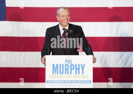 Lyndhurst, New Jersey, USA. 28. Mai 2017. PHIL MURPHY anlässlich einer Kampagne Veranstaltung, sich selbst zum Gouverneur von New Jersey, Lyndhurst Recreation Center in Lyndhurst, New Jersey am 28. Mai 2017 gewählt. Bildnachweis: Michael Brochstein/ZUMA Draht/Alamy Live-Nachrichten Stockfoto