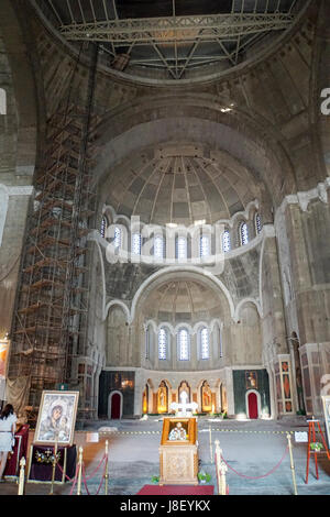 Innenraum der Kirche des Heiligen Sava, Belgrad, Serbien. Stockfoto