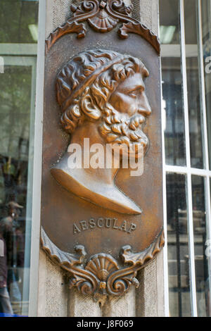 Skulptur von Aesculap oder Asklepios war ein Held und Gott der Medizin in der antiken griechischen Religion und Mythologie. Asklepios ist den heilenden Aspekt des Stockfoto