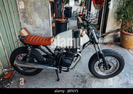 GEORGE TOWN, MALAYSIA - 27 März: Vintage Motorrad geparkt auf der Straße von Penang am 27. März 2016 in George Town, Malaysia. Stockfoto