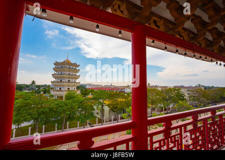 Blick auf Tower mit Blick auf die Stadt-Park-Pavillon buddhistischen befohlen, Suphanburi, Thailand. Stockfoto