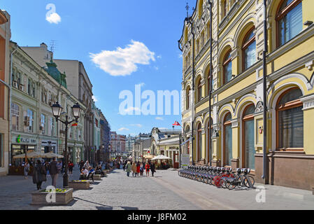 Moskau, Russland - Mai 06.2017. Straßenbrücke Kusnezker während des Festivals Moskau Frühling Stockfoto