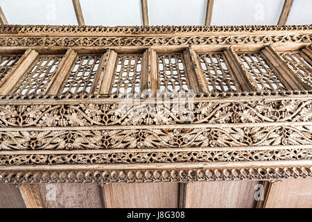 Detail der geschnitzten Lettner in Patricio (Partrishow) Kirche des St. Issui, Powys, Wales, UK Stockfoto