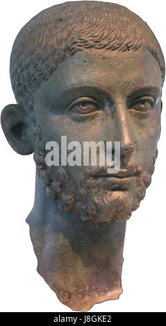 Ein detailliertes Foto des Bronzestatuen Kopfes des römischen Kaisers Alexander Severus, das die skulpturale Kunst und historische Bedeutung hervorhebt. Stockfoto