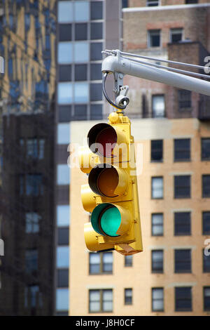 grüne gehen leicht auf Ampeln, New York City Straßenschilder USA Stockfoto