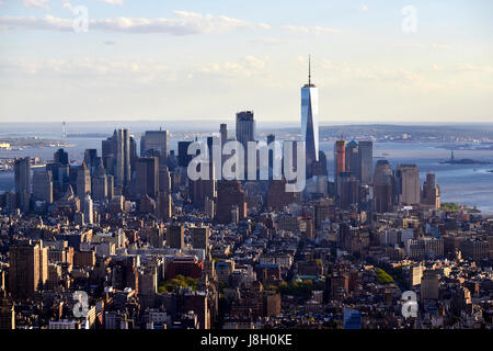 Ansicht von lower Manhattan mit eine Welt Handel zentralen Turm und Bankenviertel Tribeca und Verwaltungszentrum Skyline von New York City USA Stockfoto