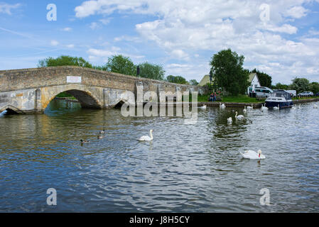 Blick von der Brücke bei Potter Heigham Stockfoto