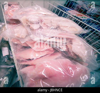 Fischfleisch im Kühlschrank shop Stockfoto